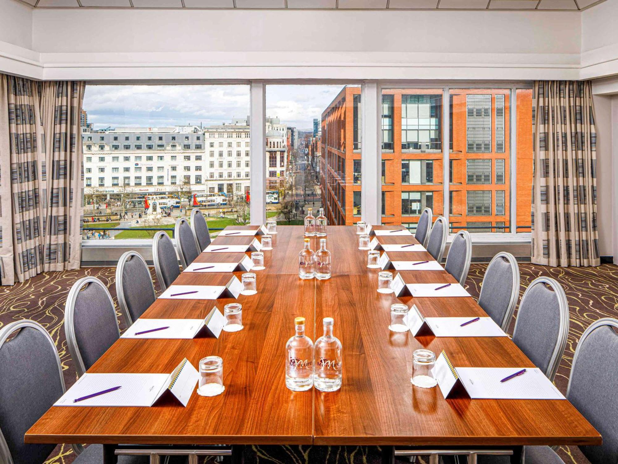 Mercure Manchester Piccadilly Hotel Exterior photo