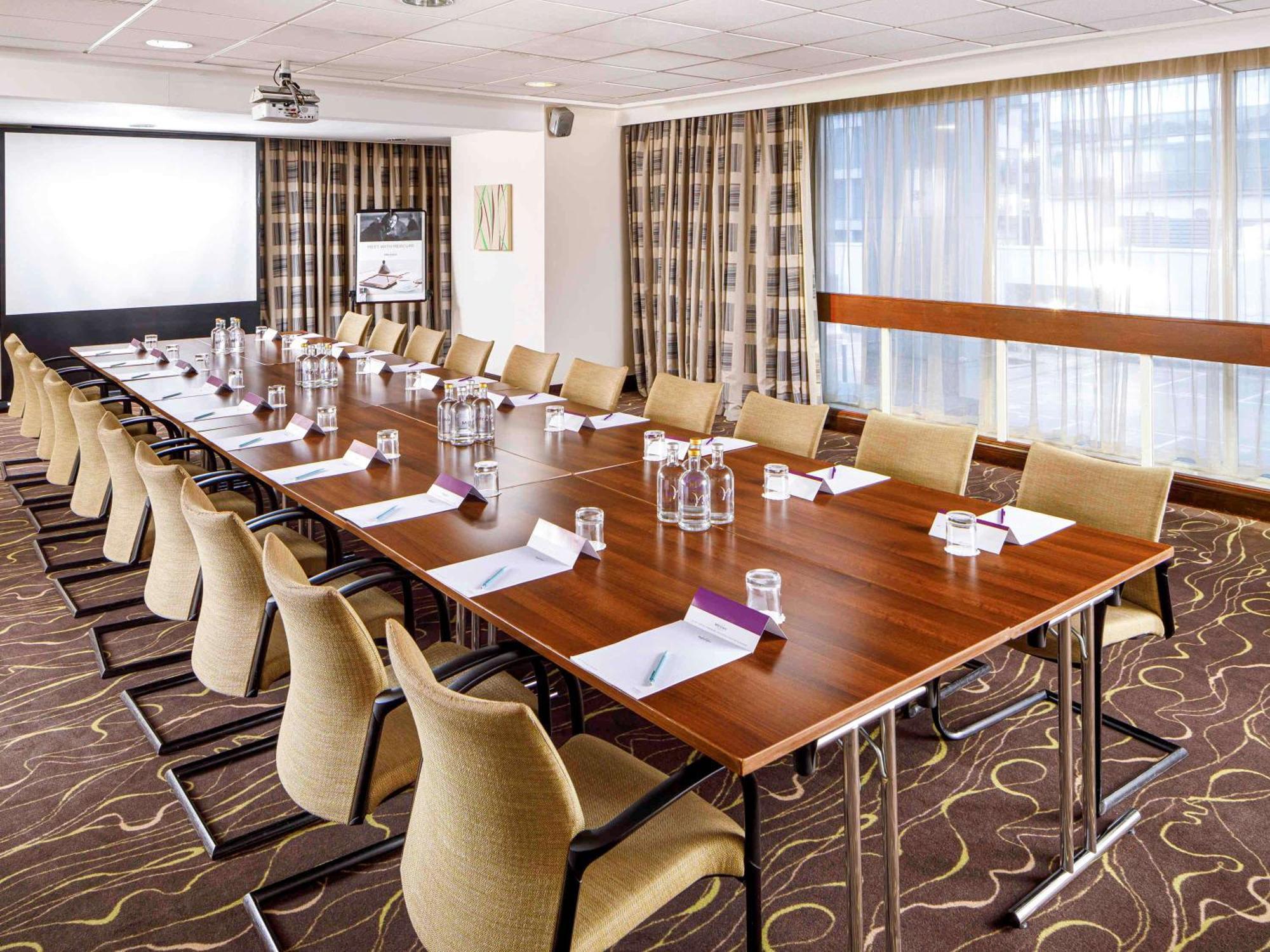 Mercure Manchester Piccadilly Hotel Exterior photo