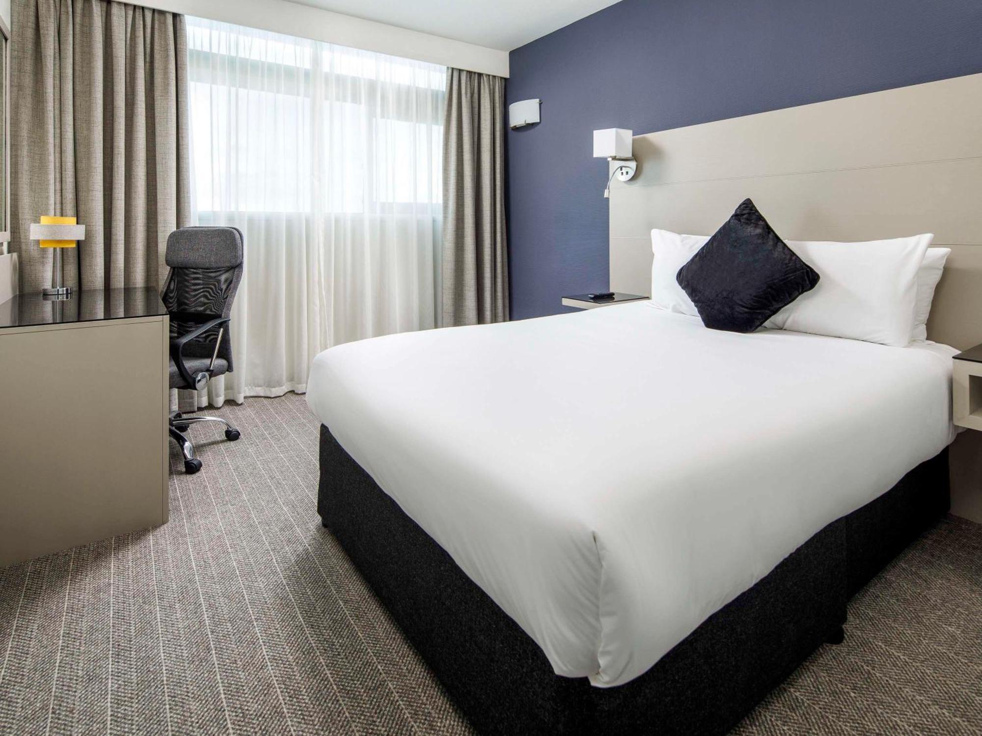 Mercure Manchester Piccadilly Hotel Exterior photo