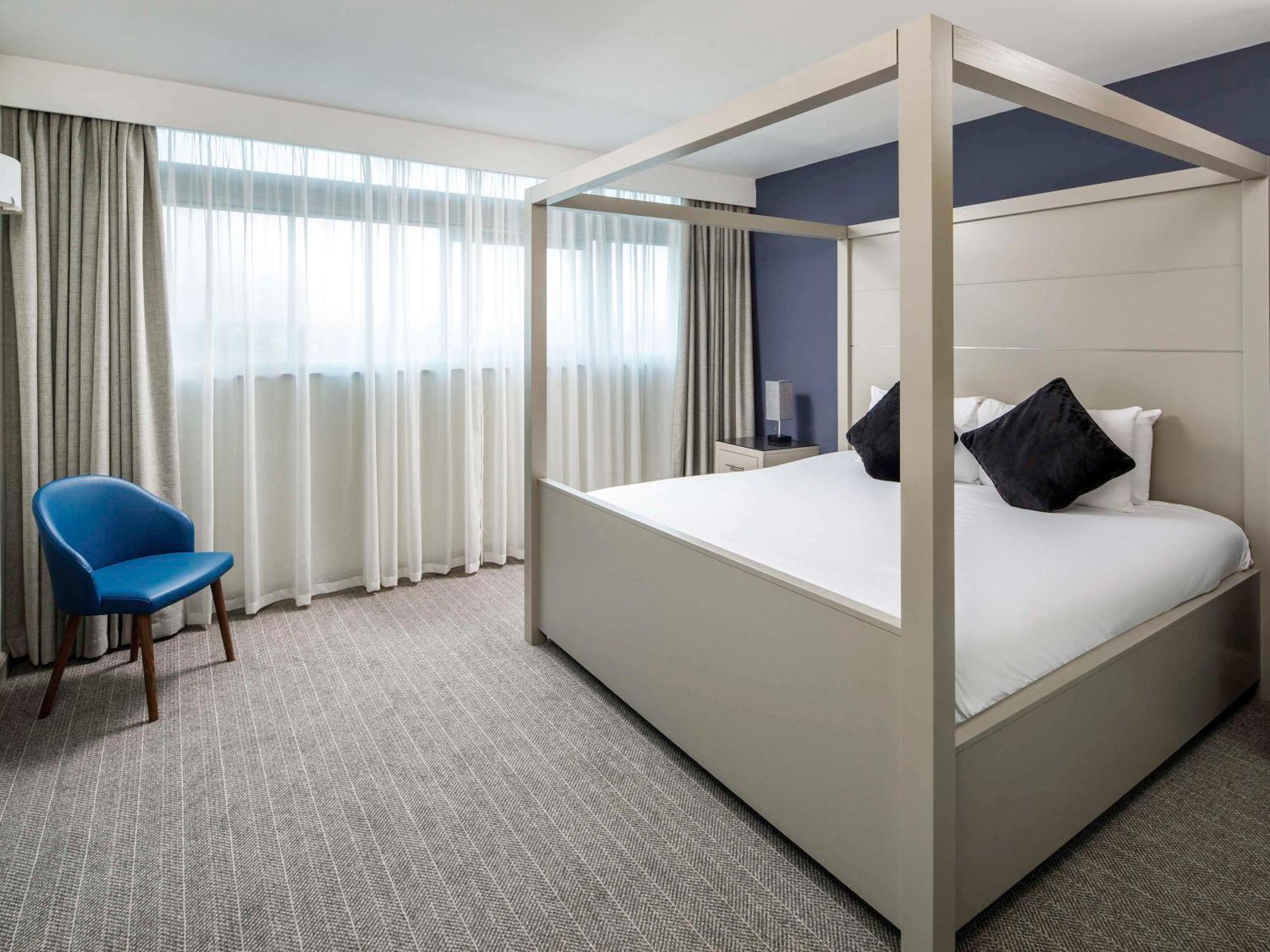 Mercure Manchester Piccadilly Hotel Exterior photo