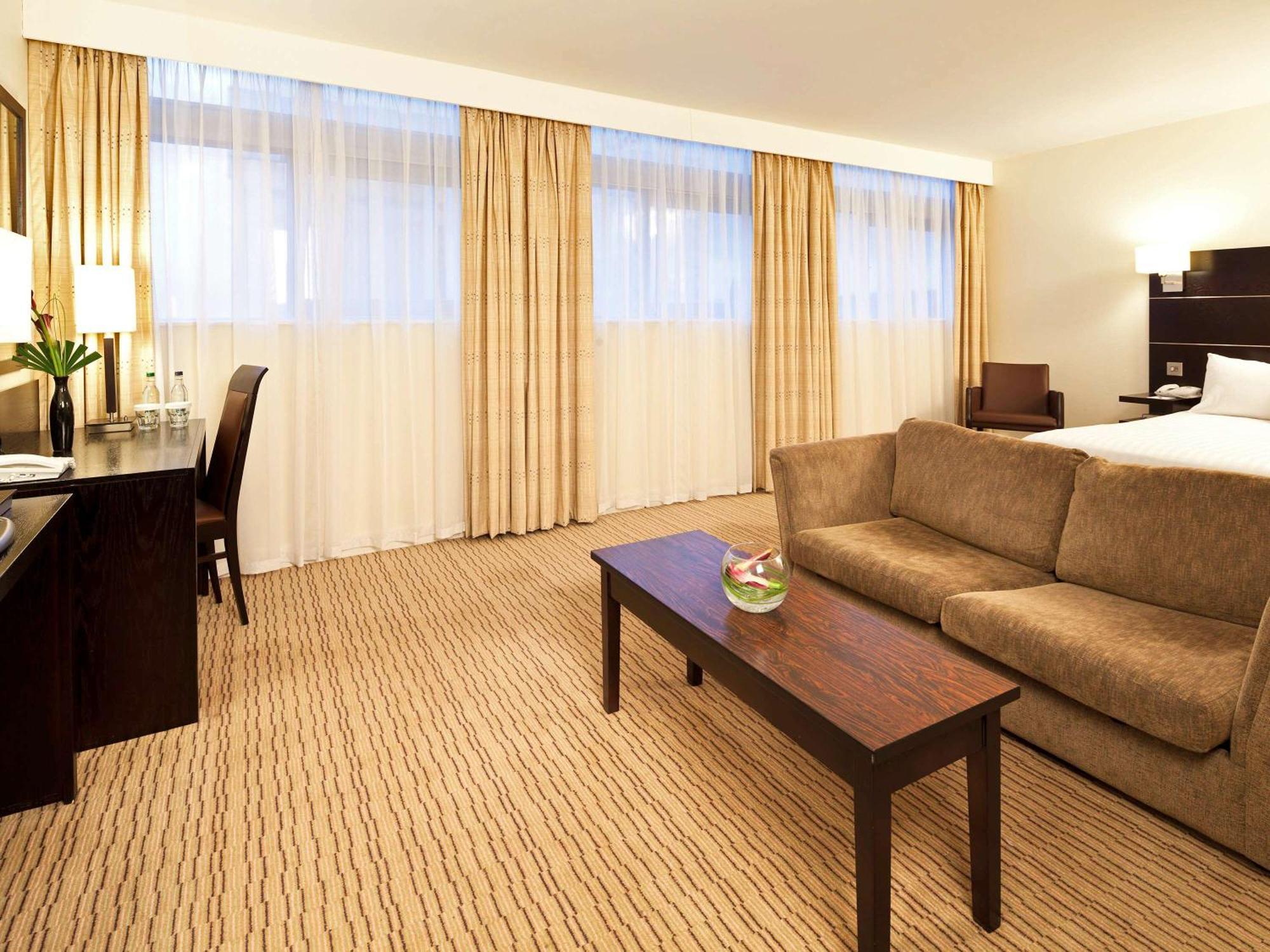 Mercure Manchester Piccadilly Hotel Exterior photo